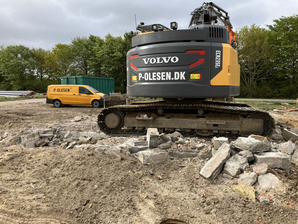 Landejendom og grusvej